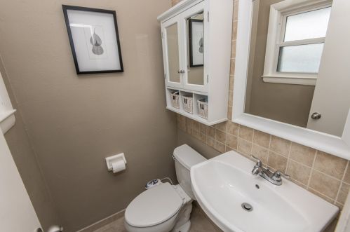 9911 Sarasota Pl, Milwaukee WI 53222-1459 exterior