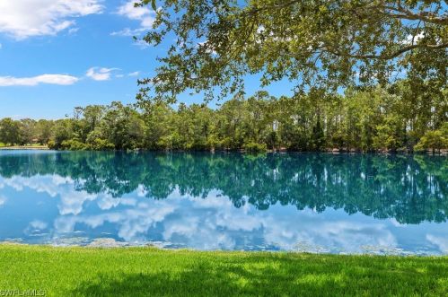 6132 Dogleg Dr, Naples FL 34113-1693 exterior