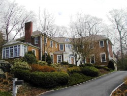 138 Valentine St, Newton, MA 02465-3028