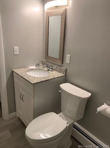 7 Orbit Dr, Enfield CT 06082-5528 exterior