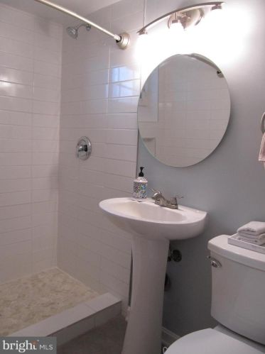 1807 Youngblood St, Mc Lean VA  22101-5244 exterior