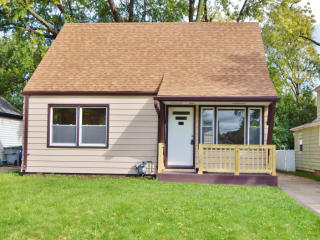 5116 50th St, Milwaukee, WI 53218-4327