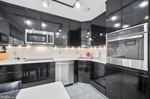 331 2nd St, Philadelphia PA 19122-3324 exterior