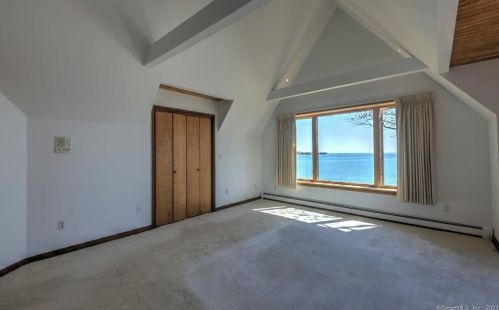 8 Seaside Ave, Milford CT 06460-6301 exterior