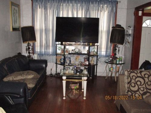 5607 Maplewood Ave, Chicago IL 60659-5111 exterior