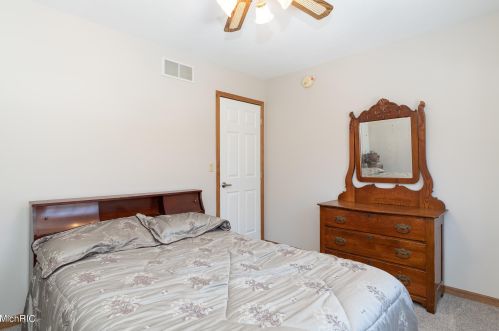 10400 Roger St, Kalamazoo MI 49002-7185 exterior