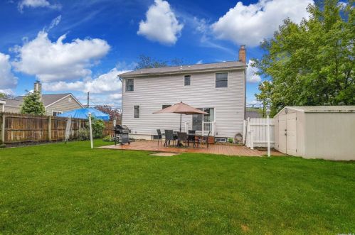 25 Dawson St, Huntington Station NY 11746-4021 exterior