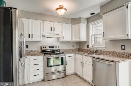 7818 Colonial Springs Blvd, Alexandria VA  22306-2864 exterior