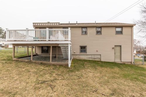 8 Ferncrest Dr, Providence RI 02919-3503 exterior