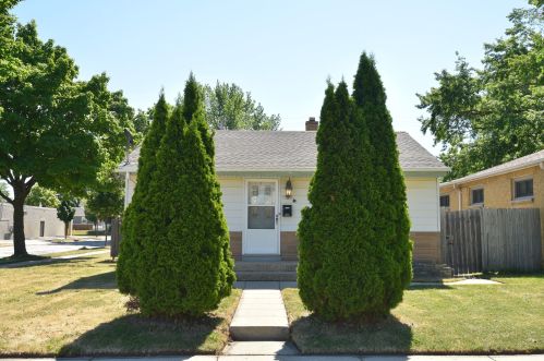 3944 51st St, Milwaukee, WI 53220-2654