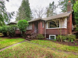 1317 Taylors Ferry Rd, Portland OR  97219-4366 exterior