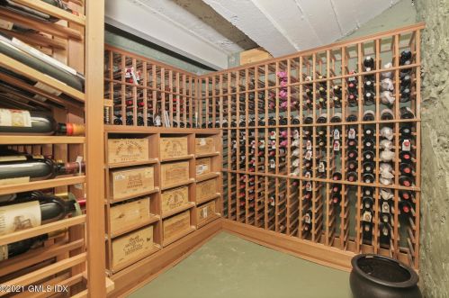 1 North St, Greenwich CT 06831-2701 exterior