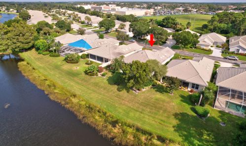 1553 Amherst Dr, Fort Pierce FL 34986-2413 exterior