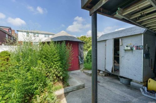 1555 Dwight Pl, Bronx NY 10465-1122 exterior