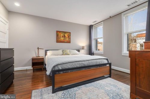 2132 Newport Pl, Washington DC 20037-3002 exterior