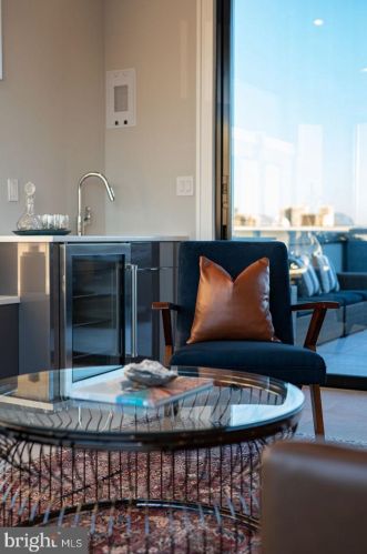 722 Broad St, Philadelphia PA 19146-3119 exterior