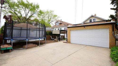 6109 Nagle Ave, Chicago, IL 60638-4205