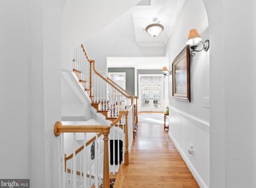 5235 Bessley Pl, Alexandria VA 22304-8646 exterior