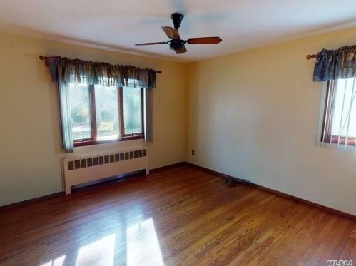 83 21 St, Huntington Station NY 11746-3257 exterior