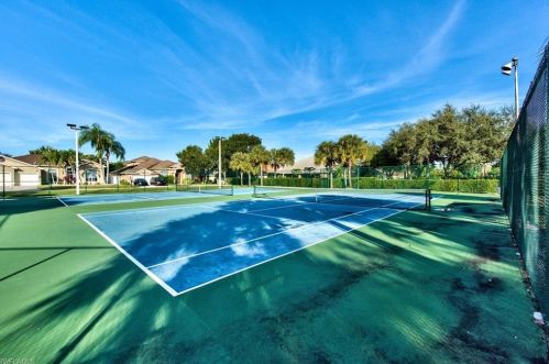 179 Burnt Pne Dr, Naples FL 34119-9774 exterior