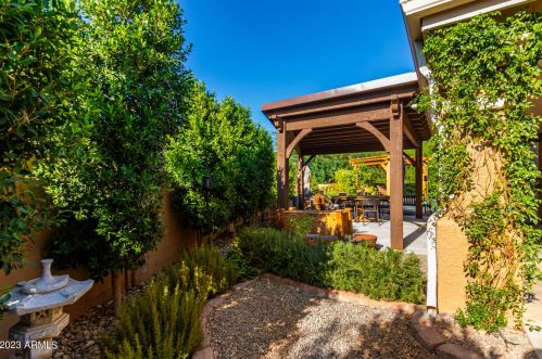 11039 11th St, Phoenix AZ  85020-5852 exterior