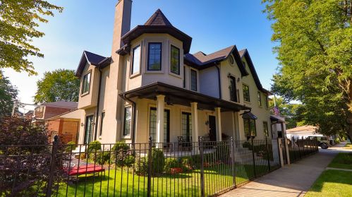 3000 Jarvis Ave, Chicago, IL 60645-1112