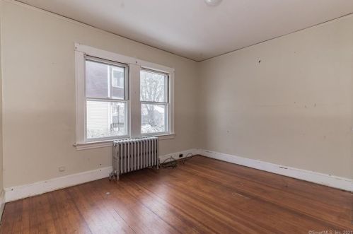 43 Elro St, Manchester CT 06040-4228 exterior