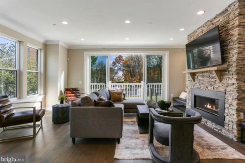 10272 Grosvenor Pl, Rockville MD 20852 exterior