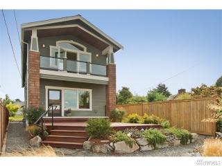 10032 44 Ave, Seattle WA  98146-1642 exterior