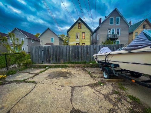 2432 21st St, Milwaukee WI  53206-1556 exterior