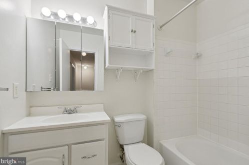 5840 Berkshire Ct, Alexandria VA 22303-1630 exterior