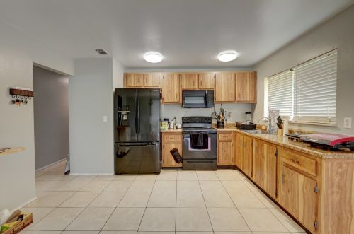 218 Cherryhill Rd, Fort Pierce FL 34953-6232 exterior