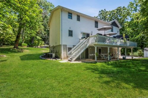 10 Carleton Ave, Briarcliff NY 10510-1723 exterior