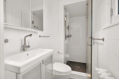 454 Dallas Ave, Pittsburgh PA 15217-1309 exterior