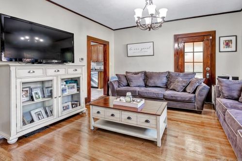 448 New Haven Ave, Derby CT 06418-2518 exterior