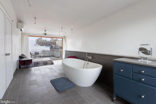 1124 13 St, Philadelphia PA 19147-4534 exterior