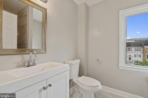 5207 Dover Pl, Alexandria VA 22311-1204 exterior