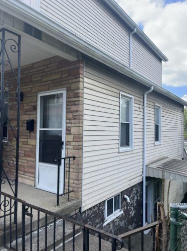 22 Ainsworth St, Pittsburgh PA  15220-5702 exterior
