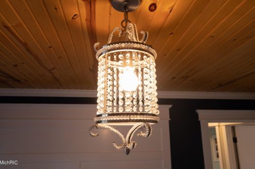 1154 Cadillac Dr, Meskegon MI 49445-1917 exterior