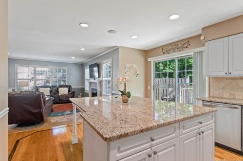 31 Lookout Hl Rd, Milford CT 06461-1878 exterior