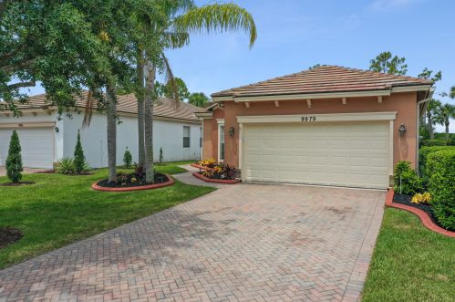 9979 Stonegate Dr, Fort Pierce FL 34987-2423 exterior