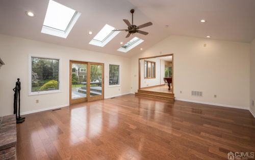 55 Oliver Ave, Edison NJ 08820-3122 exterior