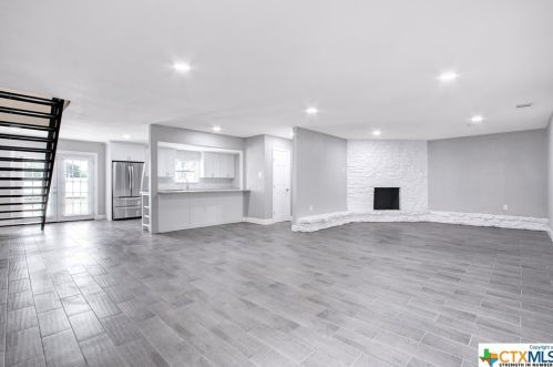 718 Grosvenor St, San Antonio TX 78221-1408 exterior