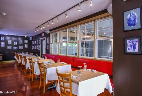 15 Franklin St, Lenox MA 01240-2304 exterior