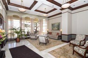 929 Astor St, Milwaukee WI  53202-3420 exterior