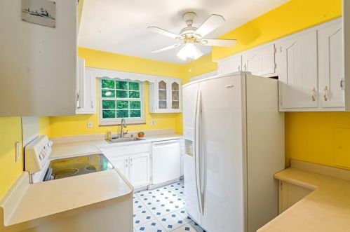 313 Oak Frst Dr, Pittsburgh PA 15216-1122 exterior