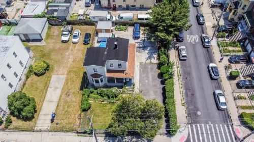 4028 Barnes Ave, Bronx NY 10466-4310 exterior