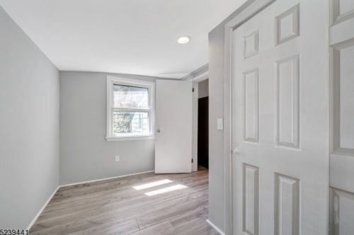 38 Highwood Rd, Parsippany NJ 07834-3202 exterior