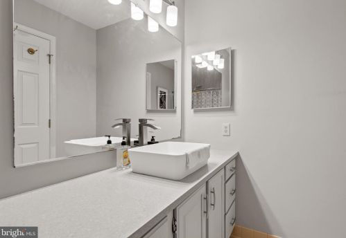 804 Country Pl Dr, Lancaster PA 17601-1793 exterior