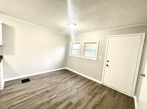 1246 Hollywood St, Grand Rapids MI 49505-3879 exterior